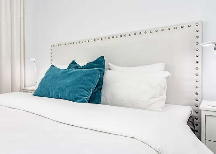 Lm11.1a- Modern Flat Amazing Views إِستيبونا