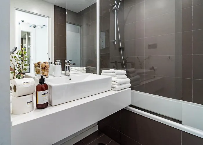 Lm11.1a- Modern Flat Amazing Views شقة إِستيبونا